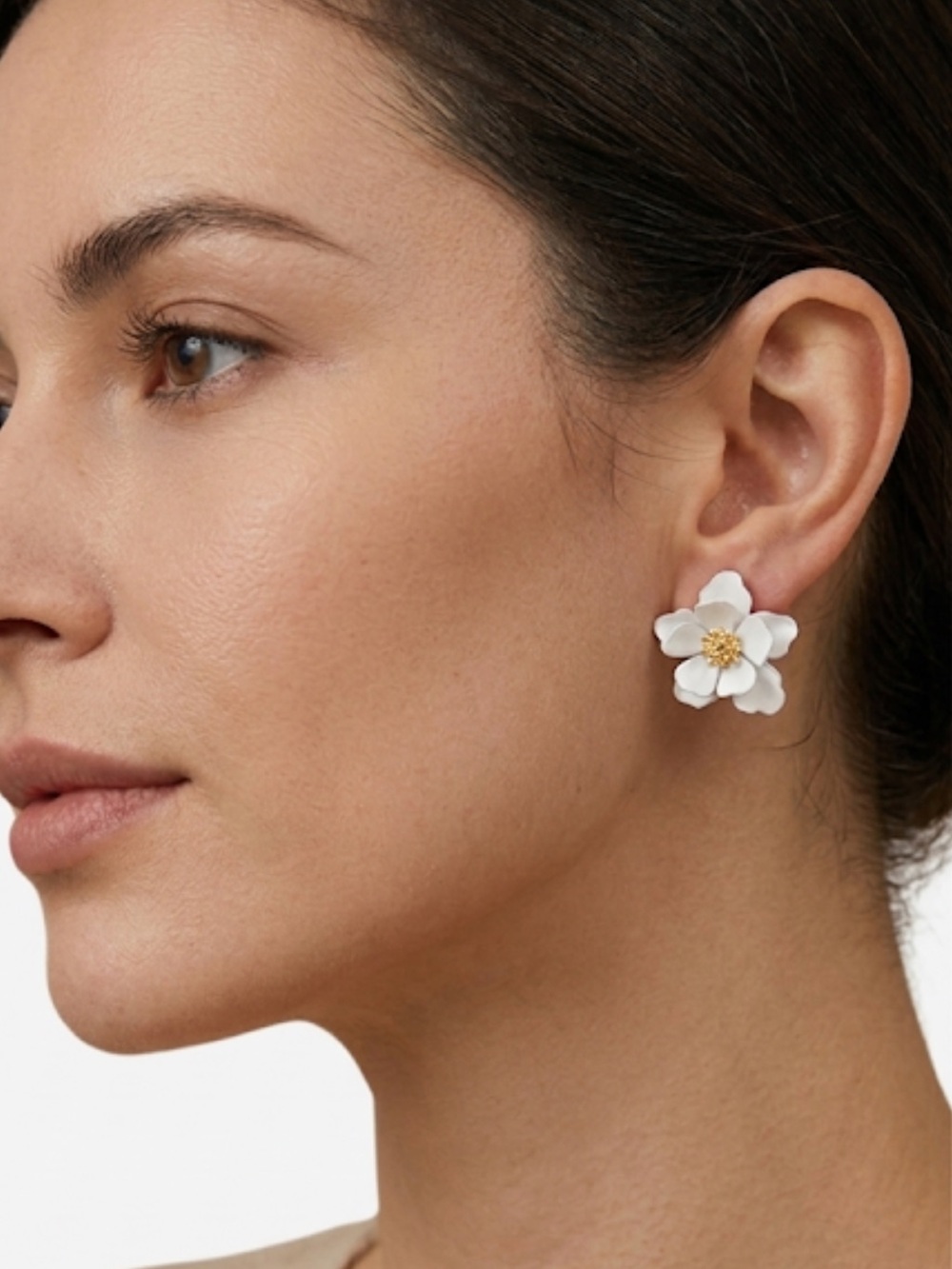 White Enamel Floral Statement Stud Earrings with Textured Gold Center NWT